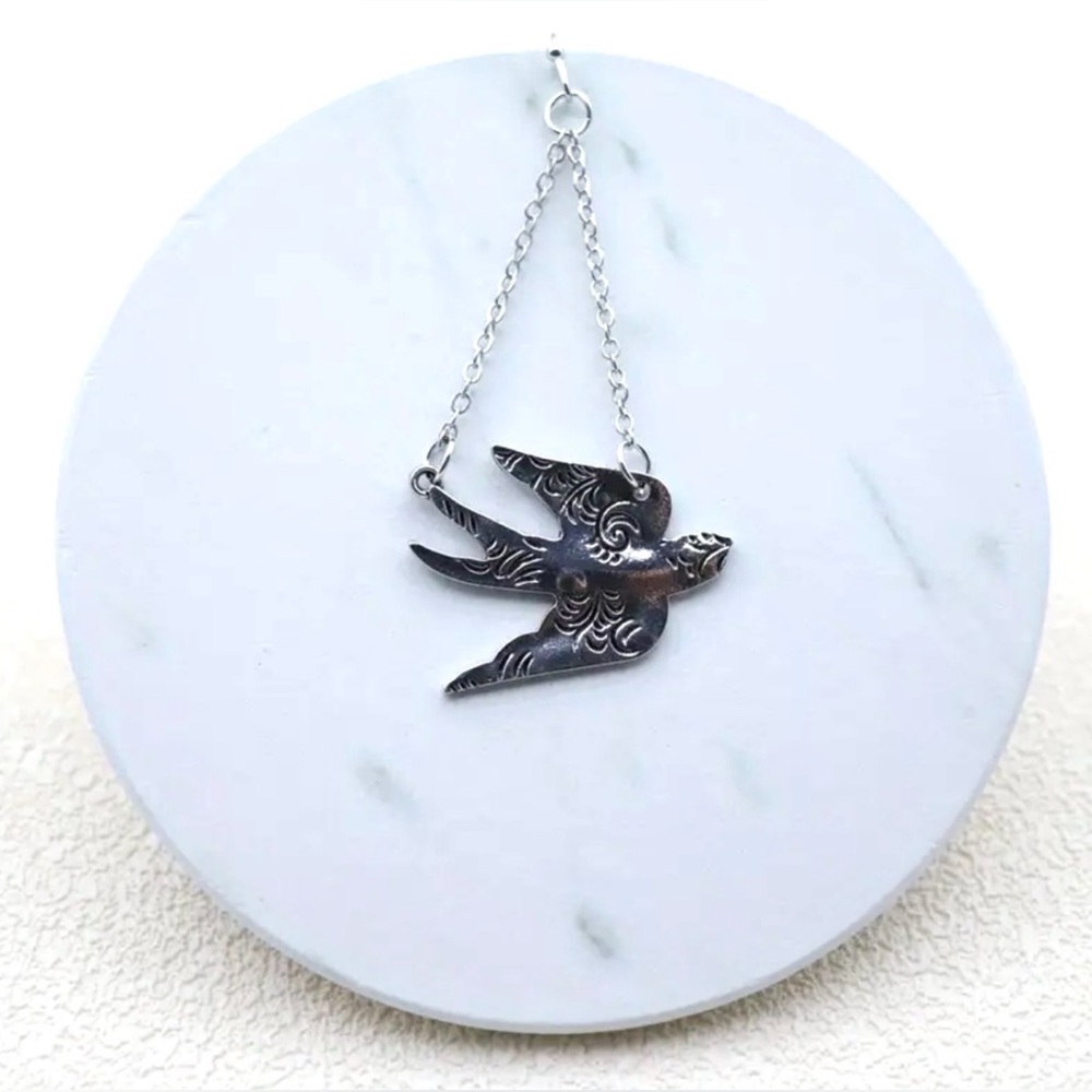 Split Tail Swallow~ Lacey Leaf Garden Flying Bird Avian Nature Chandelier Dangle - Picture 8 of 16